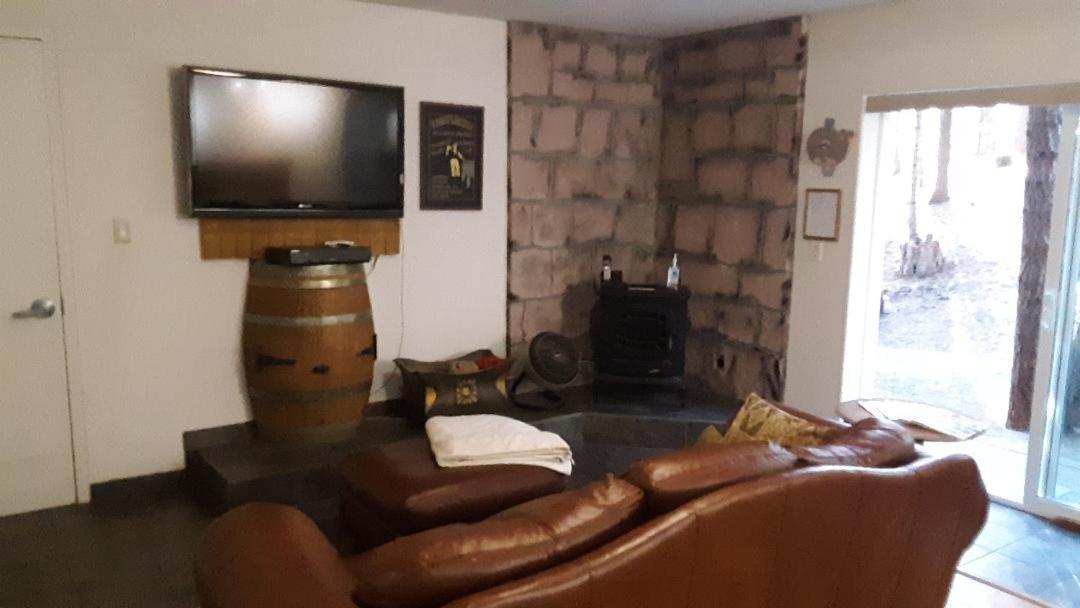 Winterfell Inn - No Xtra Fees, Dogs Ok, King & Queen Suites Arnold Exteriör bild