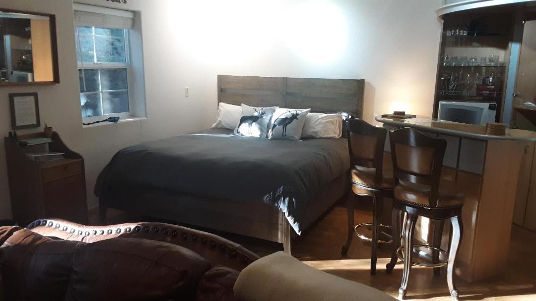 Winterfell Inn - No Xtra Fees, Dogs Ok, King & Queen Suites Arnold Exteriör bild